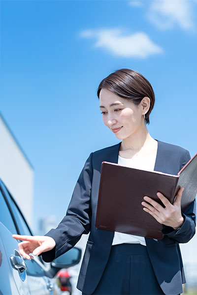 廃車買取の査定風景イメージ